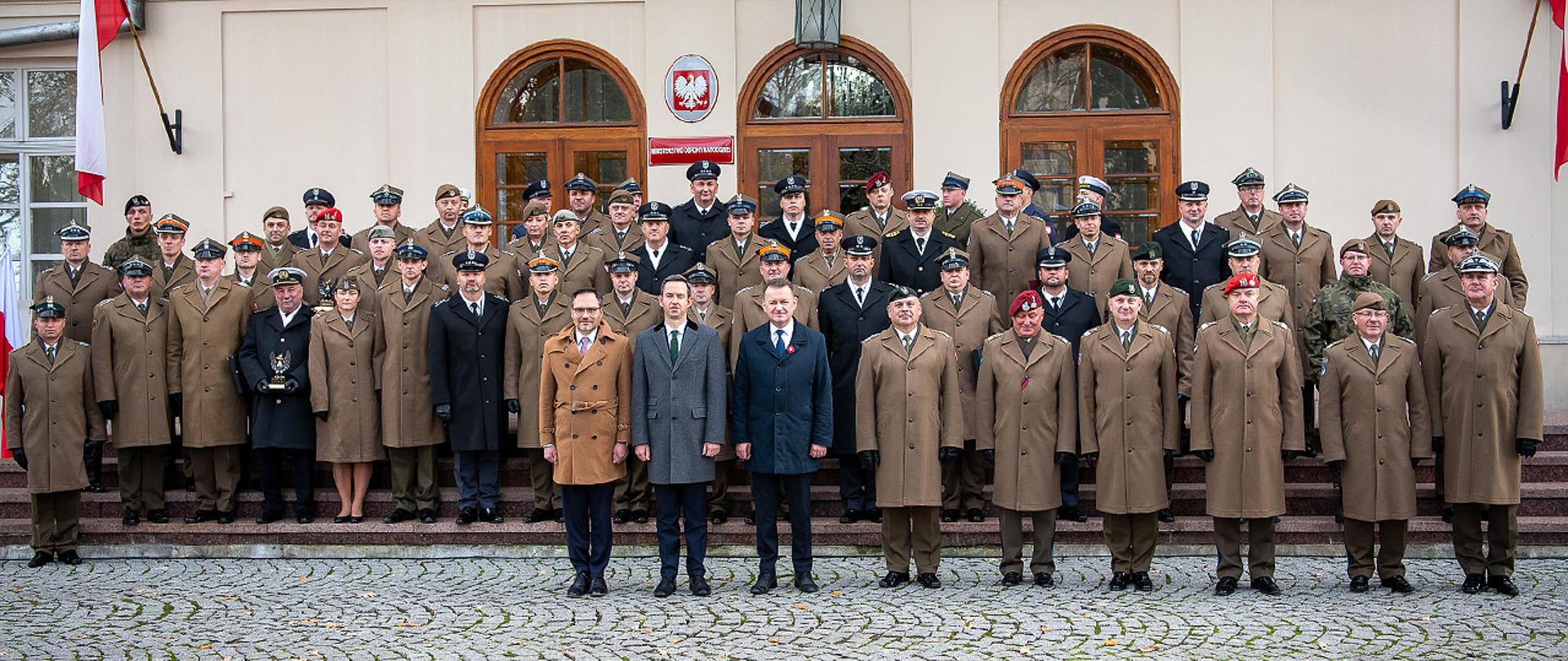 10 listopada 2023 r. w Warszawie, Mariusz Błaszczak, minister obrony narodowej wręczył wyróżnienia i odznaczenia żołnierzom, w tym za „Czyny Bohaterskie” oraz medale „Za ochronę Granicy RP”. Wcześniej szef MON złożył kwiatów przed pomnikami Ojców Niepodległości. Fot. Maciej Nędzyński/CO MON