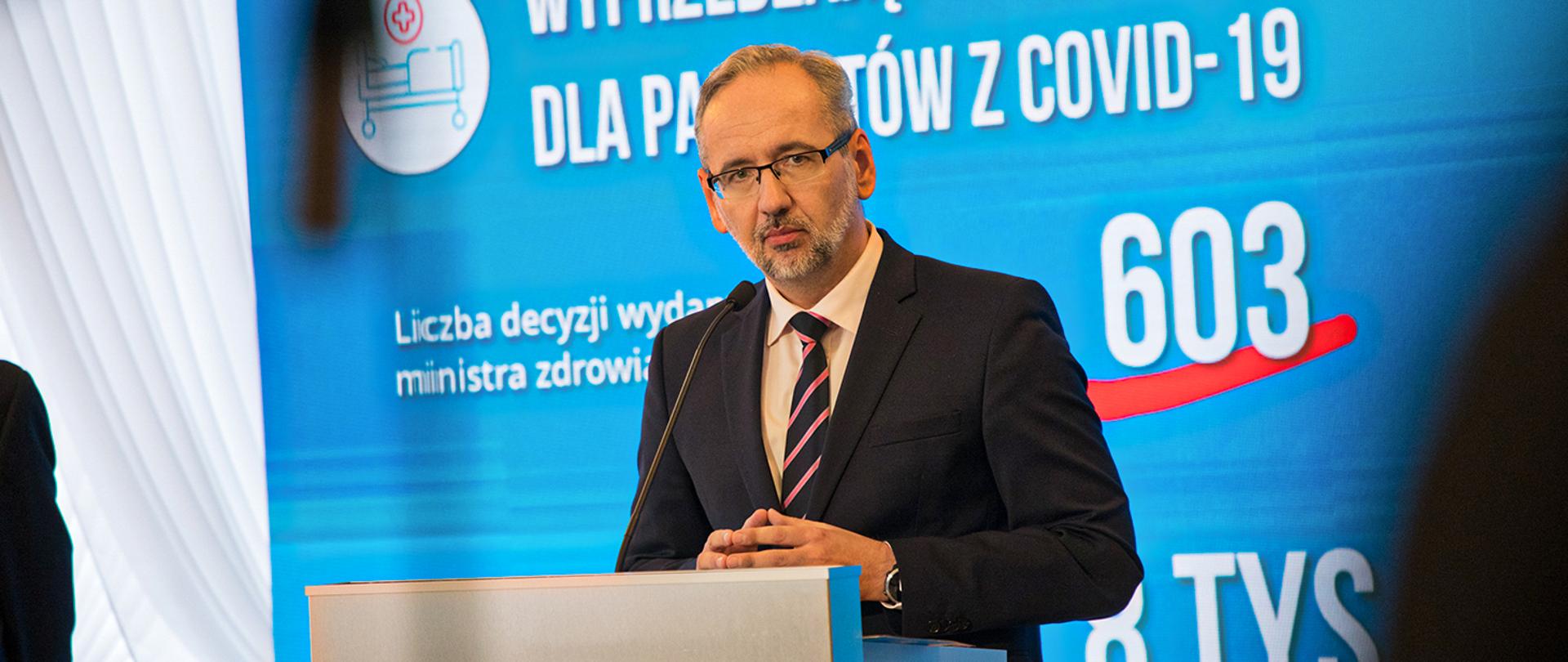 Briefing_minister_Adam_Niedzielski