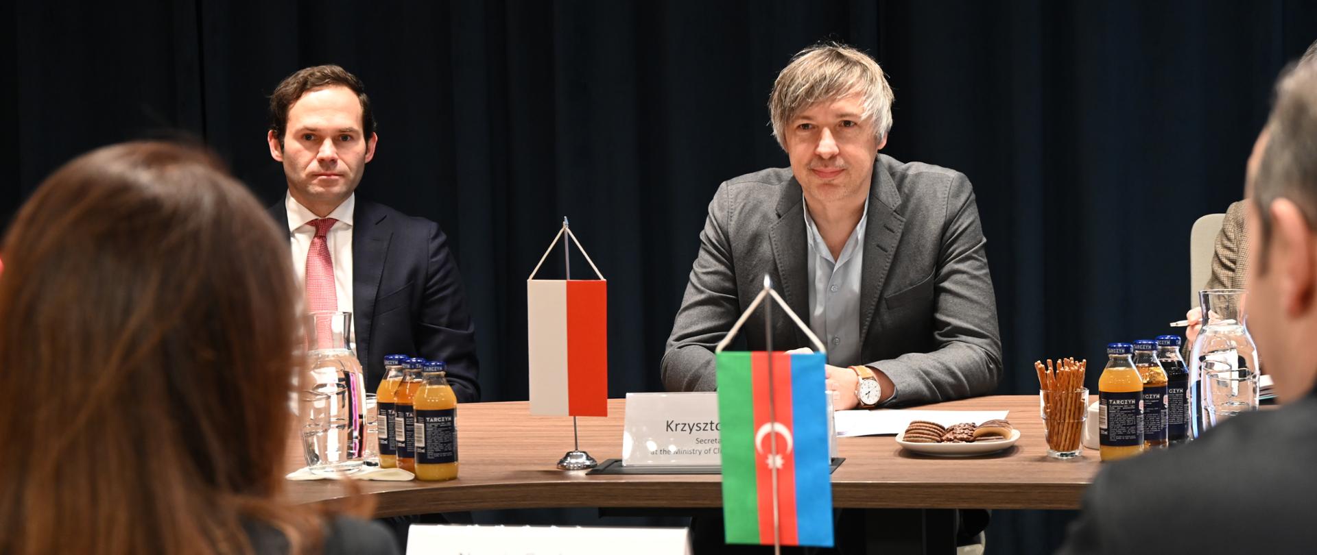 Wiceminister klimatu i środowiska Krzysztof Bolesta w trakcie spotkania z Nargiz Gurbanovą, Ambasador Republiki Azerbejdżanu w Polsce