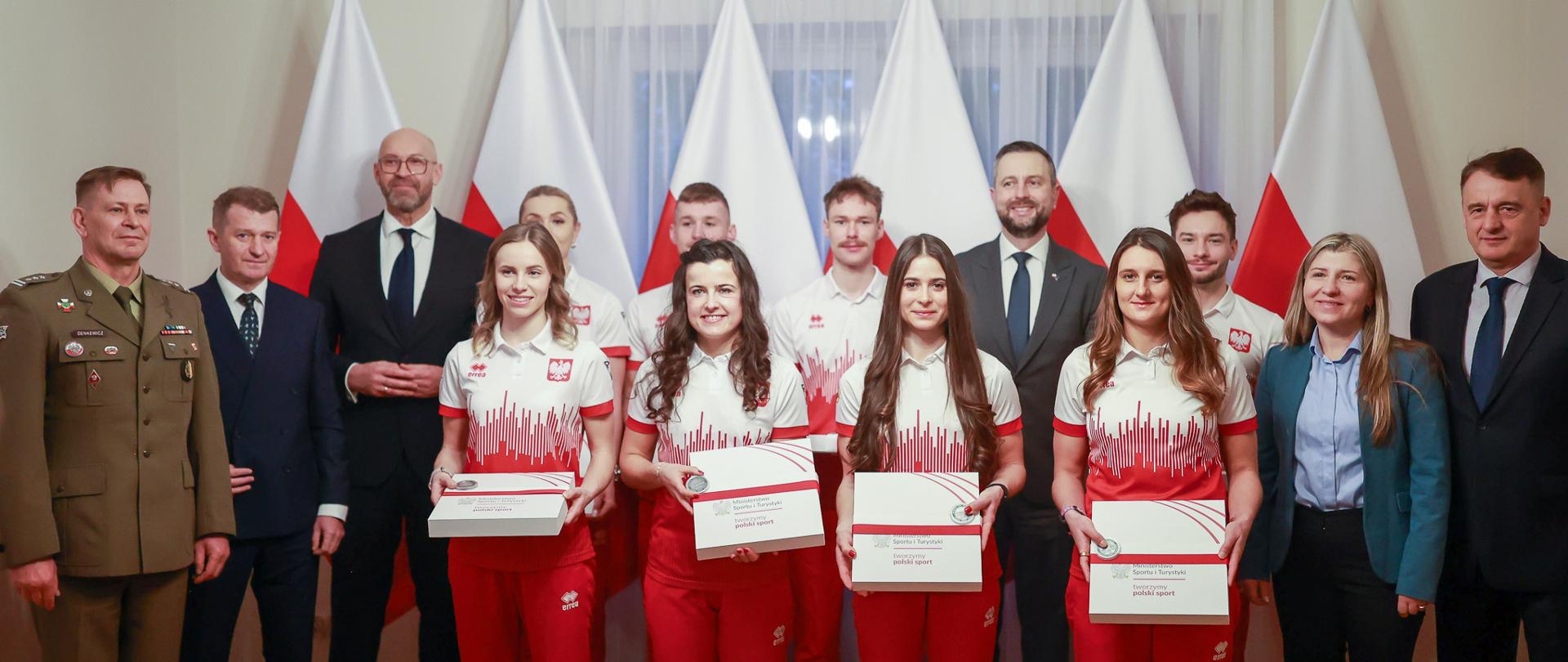 30 stycznia 2026 r. wicepremier - minister obrony narodowej Władysław Kosiniak-Kamysz spotkał się z żołnierzami-olimpijczykami, którzy reprezentować będą Polskę na Zimowych Igrzyskach Olimpijskich w Mediolanie i Cortinie d'Ampezzo we Włoszech w dniach od 6 do 22 lutego 2026 r. Fot. Krzysztof Niedziela/MON