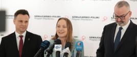 Na zdjęciu minister funduszy i polityki regionalnej Katarzyna Pełczyńska-Nałęcz w towarzystwie innych uczestników konferencji