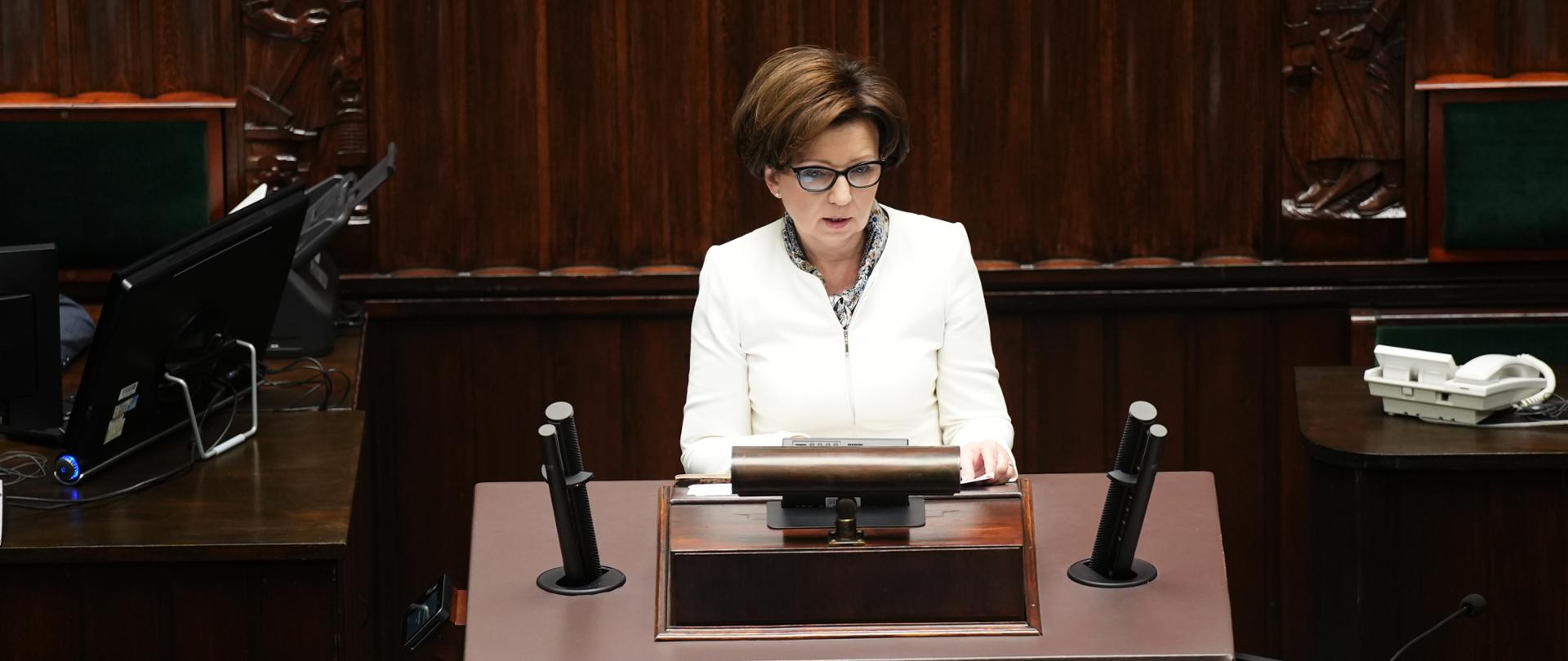 Warszawa, 06.04.2023. Spotkanie wielkanocne Minister Marleny Maląg i kierownictwa resortu z rodzinami