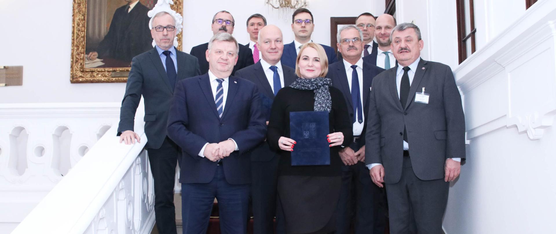 V4 Senat