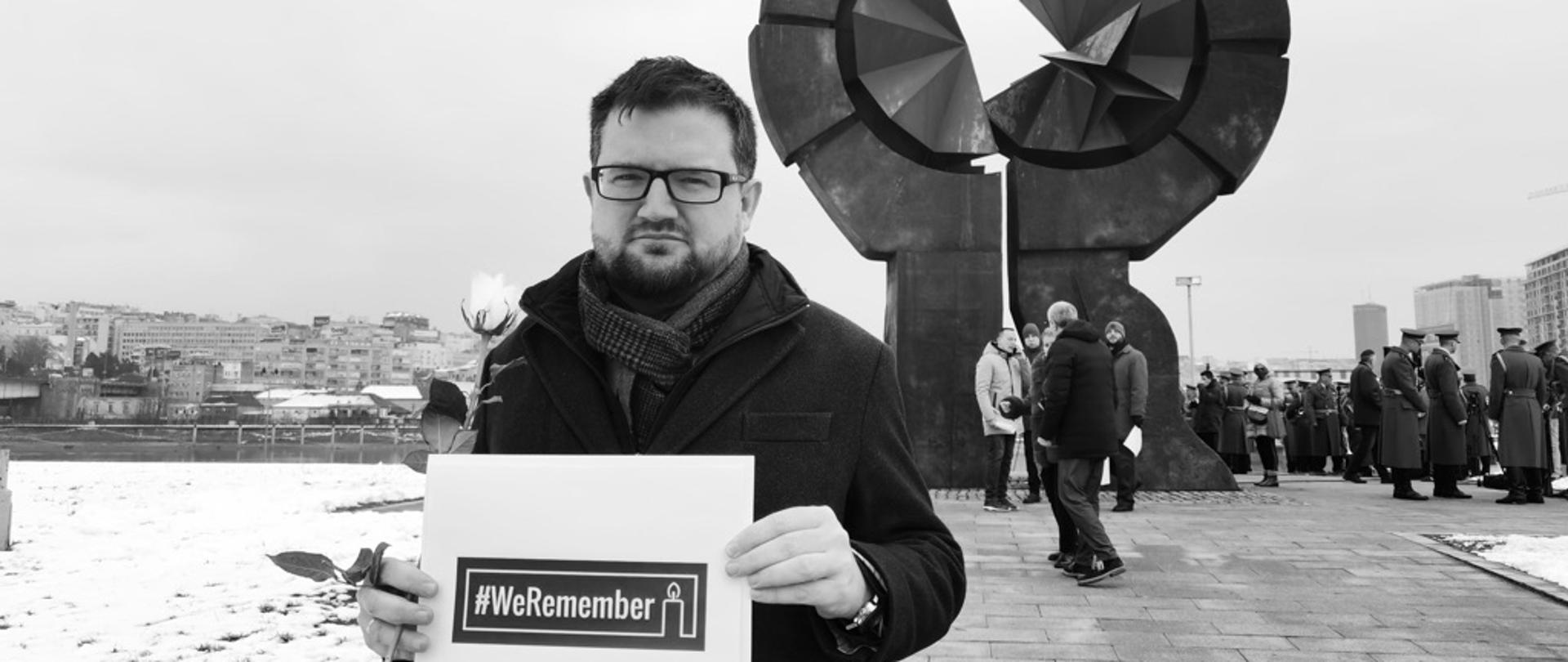 Złożeniem kwiatów pod pomnikiem ofiar ludobójstwa II. wojny światowej, w trakcie oficjalnych uroczystości państwowych Ambasada RP w Belgradzie oddała hołd zamordowanym w trakcie Zagłady.