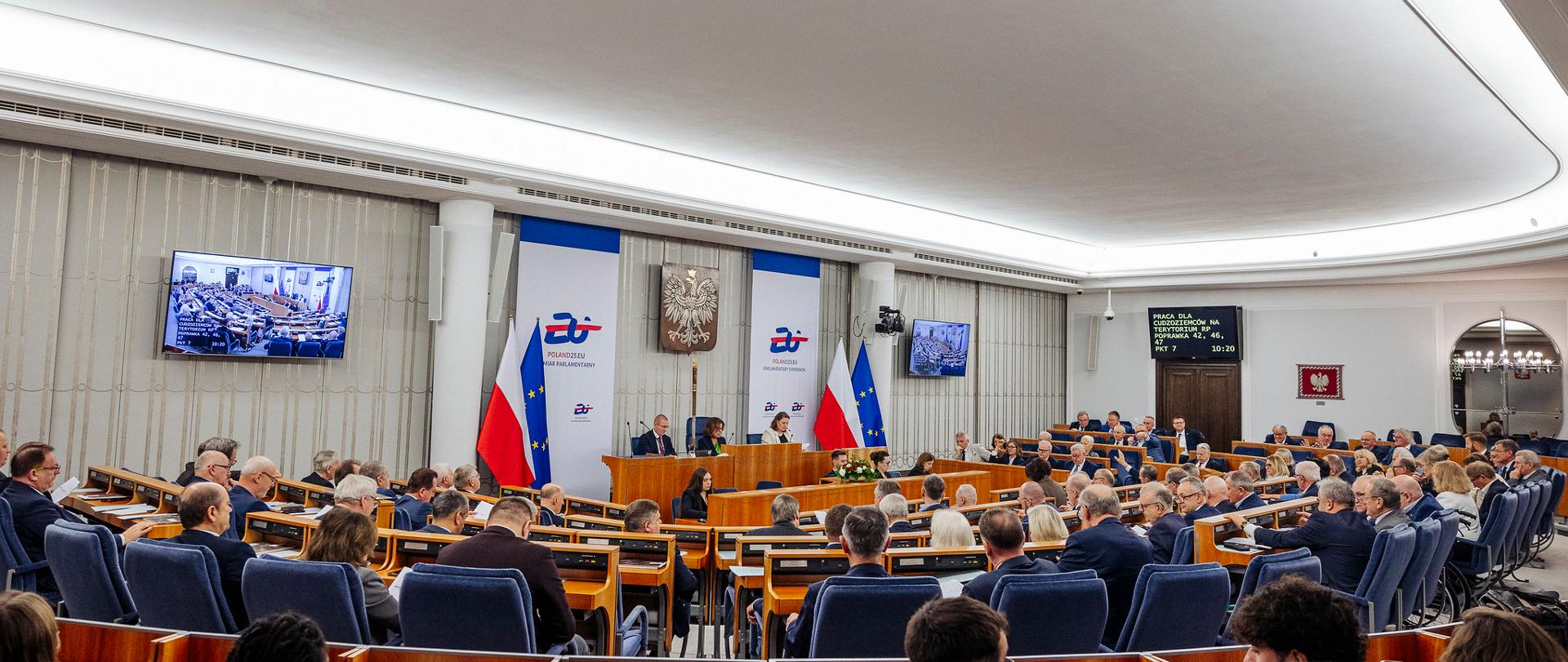 Senat przyjął z poprawkami ustawy o reformie rynku pracy i zatrudnieniu cudzoziemców
