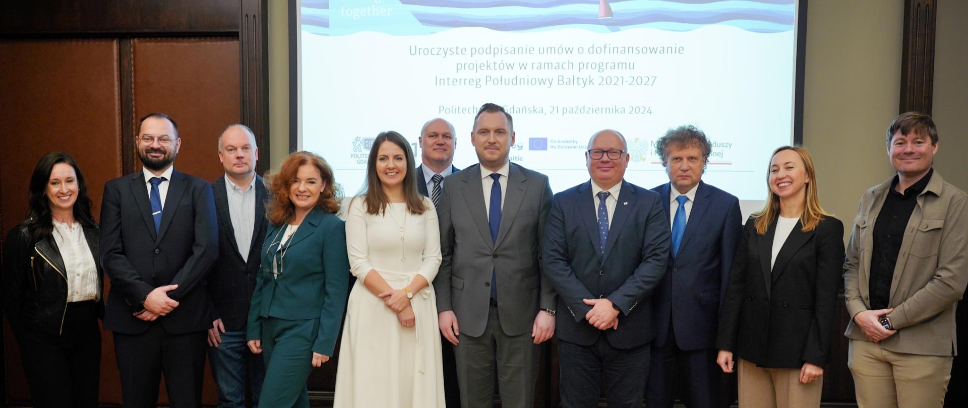 Wiceministrowie Konrad Wojnarowski i Jacek Karnowski na uroczystości podpisania umów o dofinansowanie z programu Interreg Południowy Bałtyk w Gdańsku.