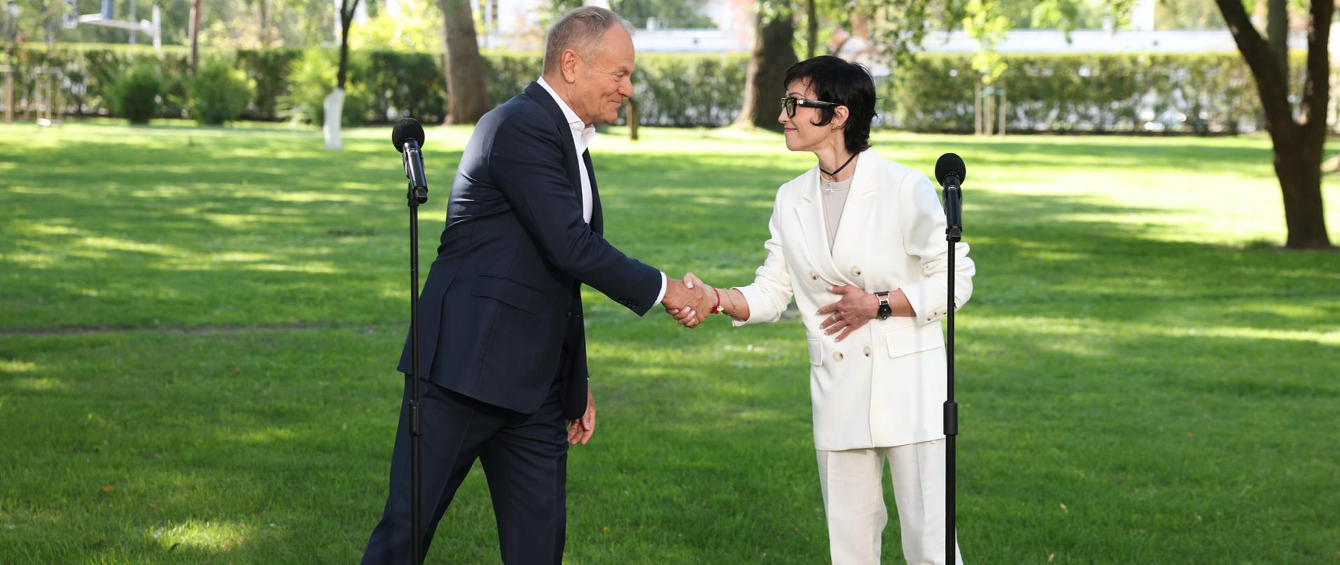 Premier Donald Tusk i Barbara Mróz-Gorgoń. 
