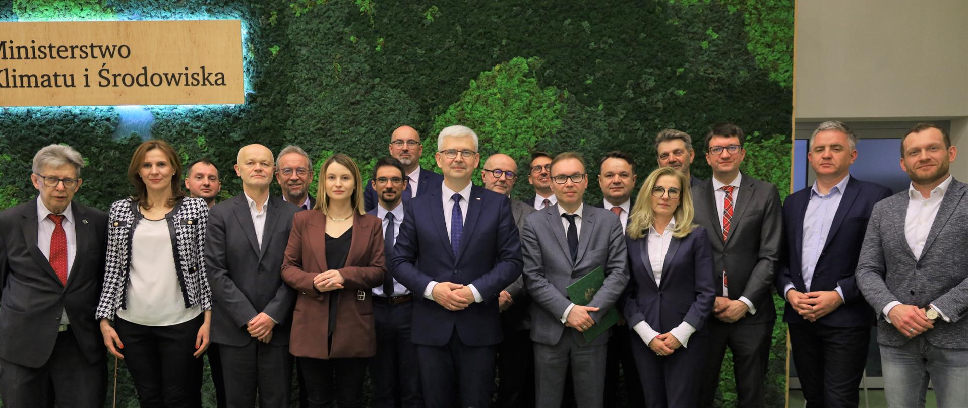 Family foto z pierwszego posiedzenia Rady Koordynacyjnej ds. PV