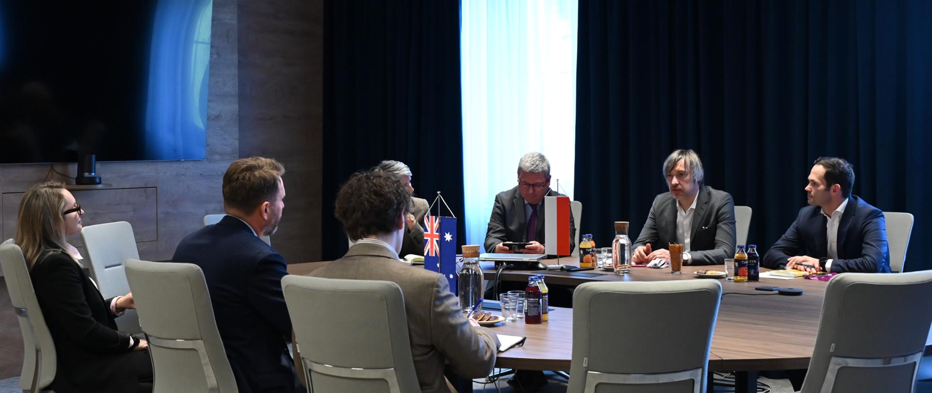 Spotkanie wiceministra klimatu i środowiska Krzysztofa Bolesty z ambasadorem Australii w Polsce Benjaminem Hayesem