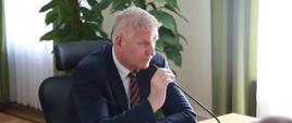Na zdj. posiedzenie zespołu ds. bezpieczeństwa zdrowotnego kobiet. Prowadzi wiceminister Wojciech Konieczny.