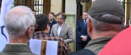 Wiceminister klimatu i środowiska Mikołaj Dorożała w czasie spotkania z przedstawicielami leśnych związków zawodowych