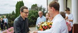 Premier Mateusz Morawiecki podczas spotkania z rolnikami w miejscowości Dęby.