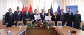 uczestnicy spotkania prezentują pozytywną opinię o dofinansowaniu budowy mostu w Stalowej Woli 