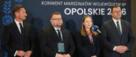 Na zdjęciu minister funduszy i polityki regionalnej Katarzyna Pełczyńska-Nałęcz podczas spotkania w towarzystwie innych uczestników
