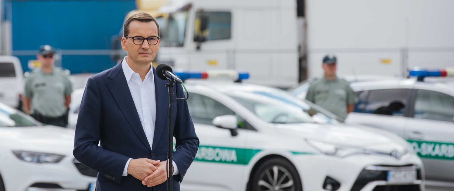 Premier Mateusz Morawiecki podczas wizyty w wizyty w Lubelskim Urzędzie Celno-Skarbowym w Białej Podlaskiej.