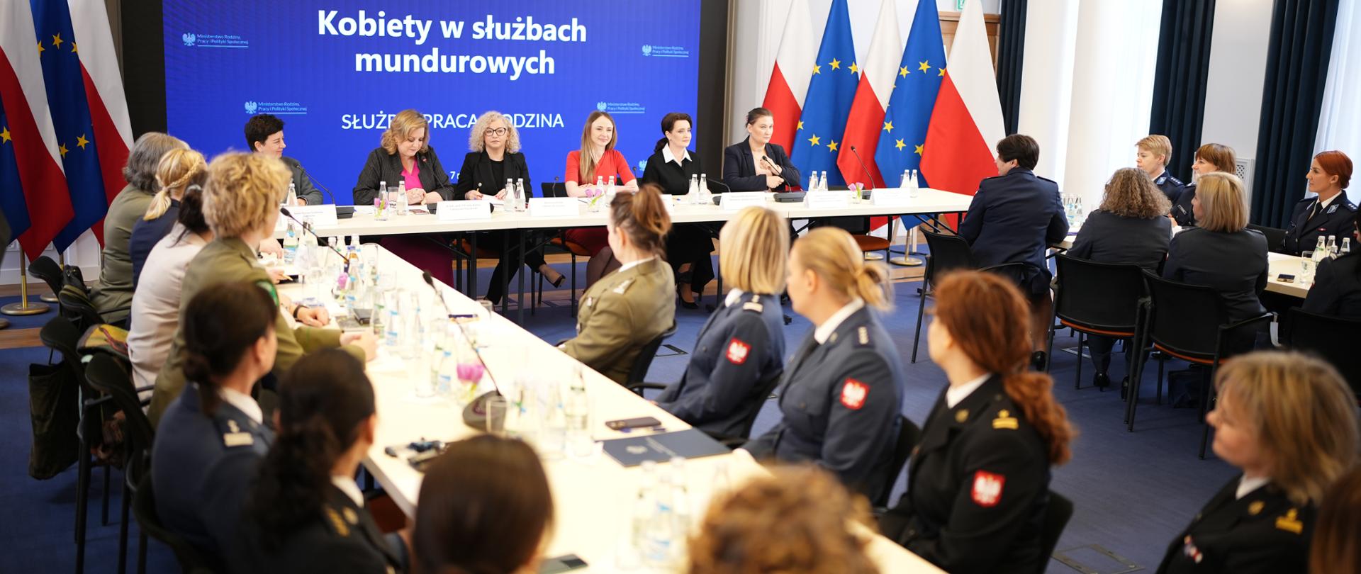 Warszawa, 07.03.2025 | W Ministerstwie Rodziny, Pracy i Polityki Spo?ecznej odby?o si? posiedzenie Rady ds. Kobiet na Rynku Pracy, z udzia?em kobiet pracuj?cych w s?u?bach mundurowych. | fot. Mateusz W?odarczyk/MRPiPS