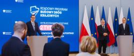 Premier Mateusz Morawiecki podczas konferencji w KPRM.
