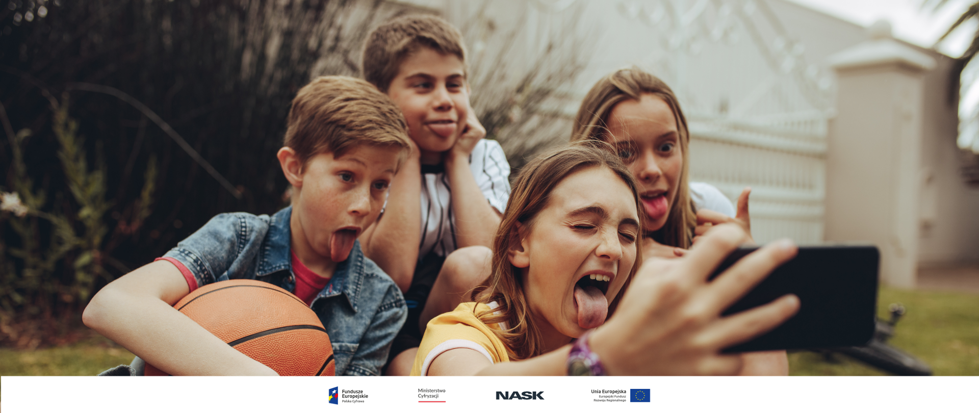 Wakacje w sieci. Pomóż dziecku zadbać o swój wizerunek w czasie letniego odpoczynku