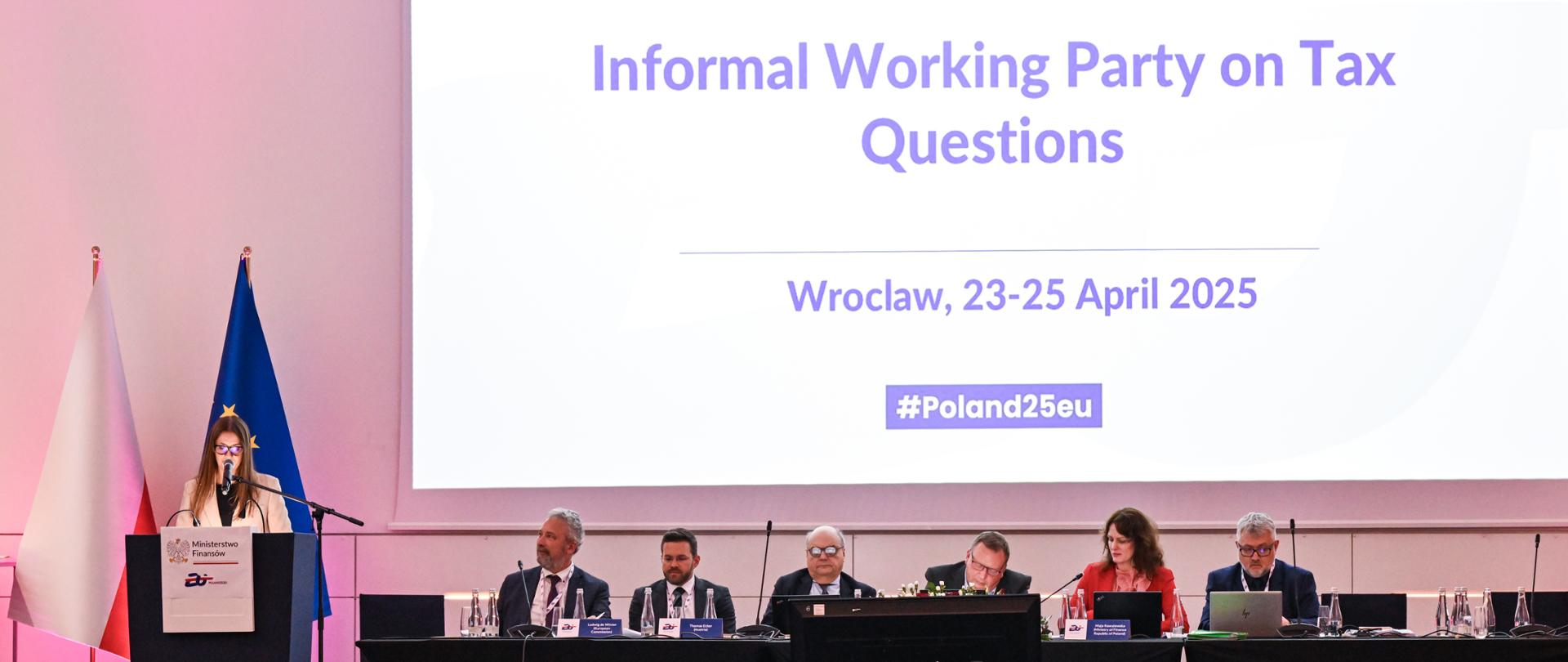 Zastępca Szefa KAS Małgorzata Krok podczas przemówienia.