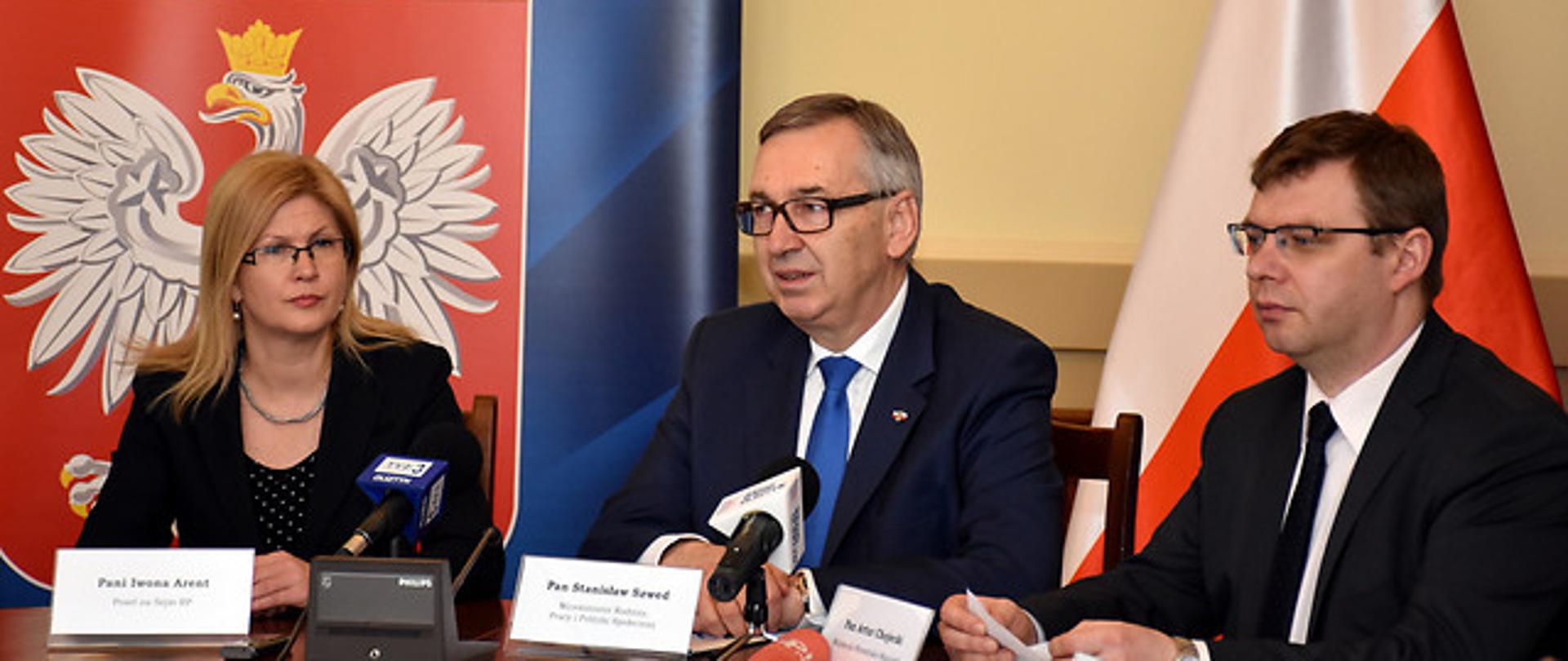 Wiceminister Szwed rozmawiał 11 kwietnia z pracownikami urzędów pracy z Warmii i Mazur. 
