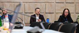 Wiceminister klimatu i środowiska Mikołaj Drożała w trakcie spotkania z Dyrektorami Parków Narodowych w Polsce. 