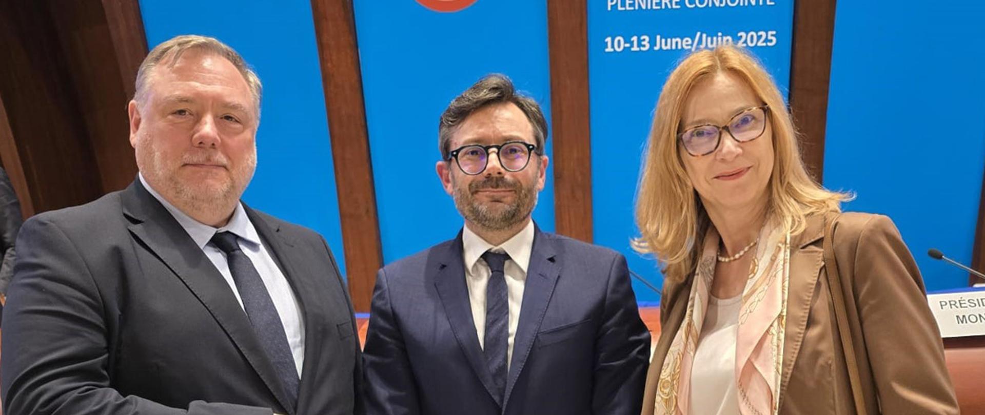Uczestnicy posiedzenia, z lewej strony Generalny Inspektor Informacji Finansowej Jarosław Żółtowski.