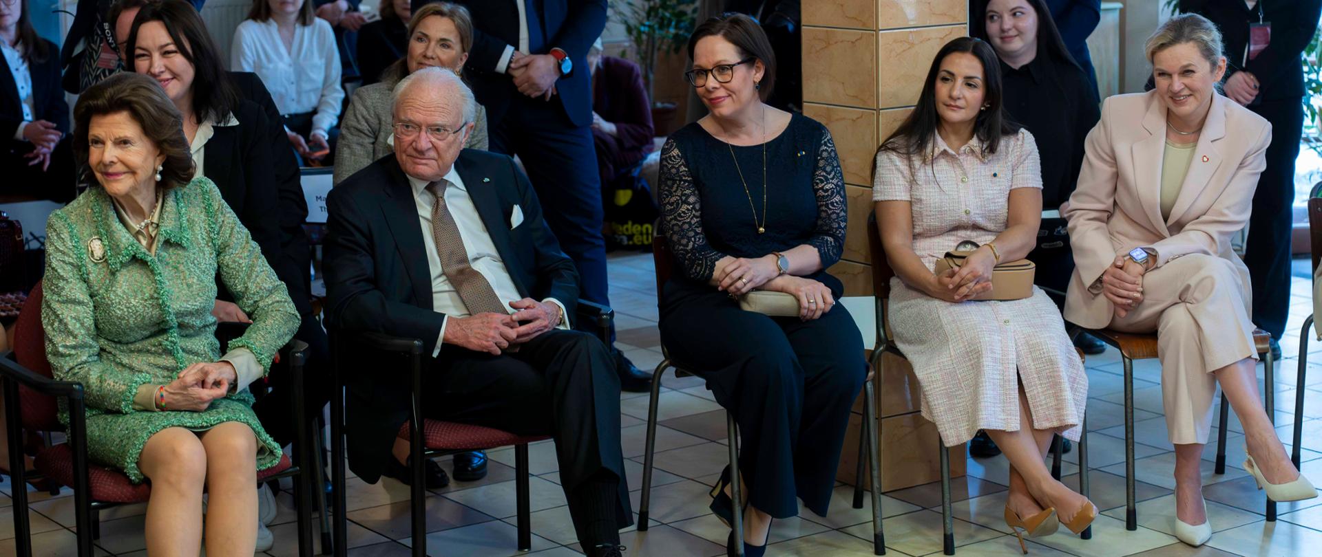 Na zdjęciu Minister Edukacji Barbara Nowacka, para królewska ze Szwecji oraz i członkowie spotkania. 