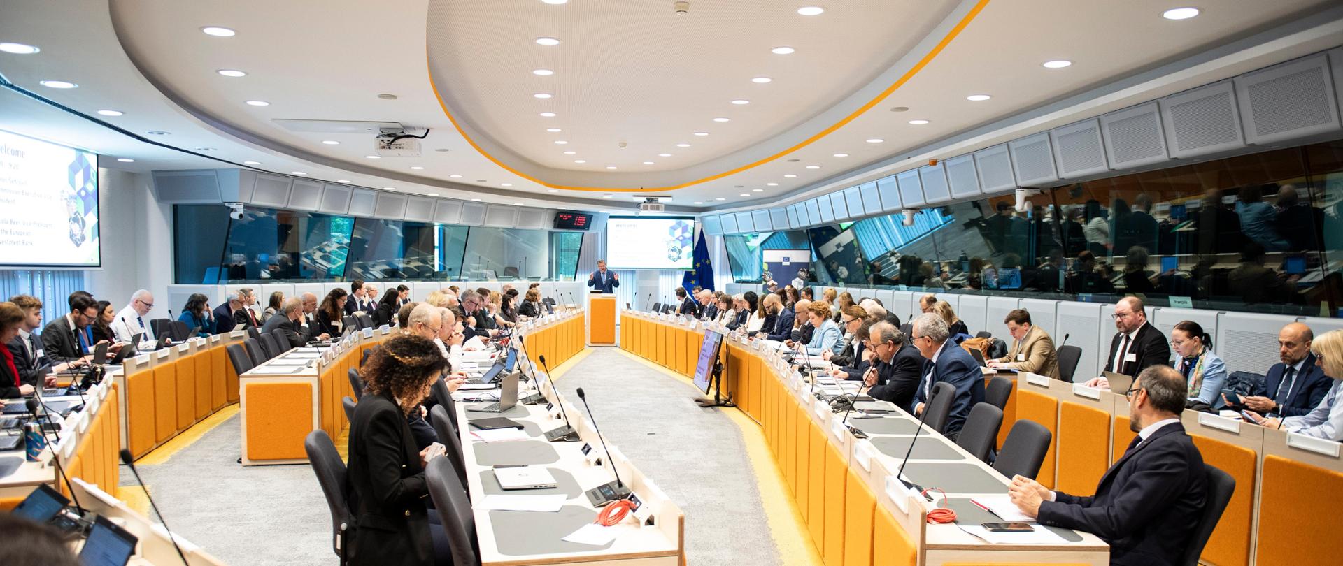 General view of the meeting