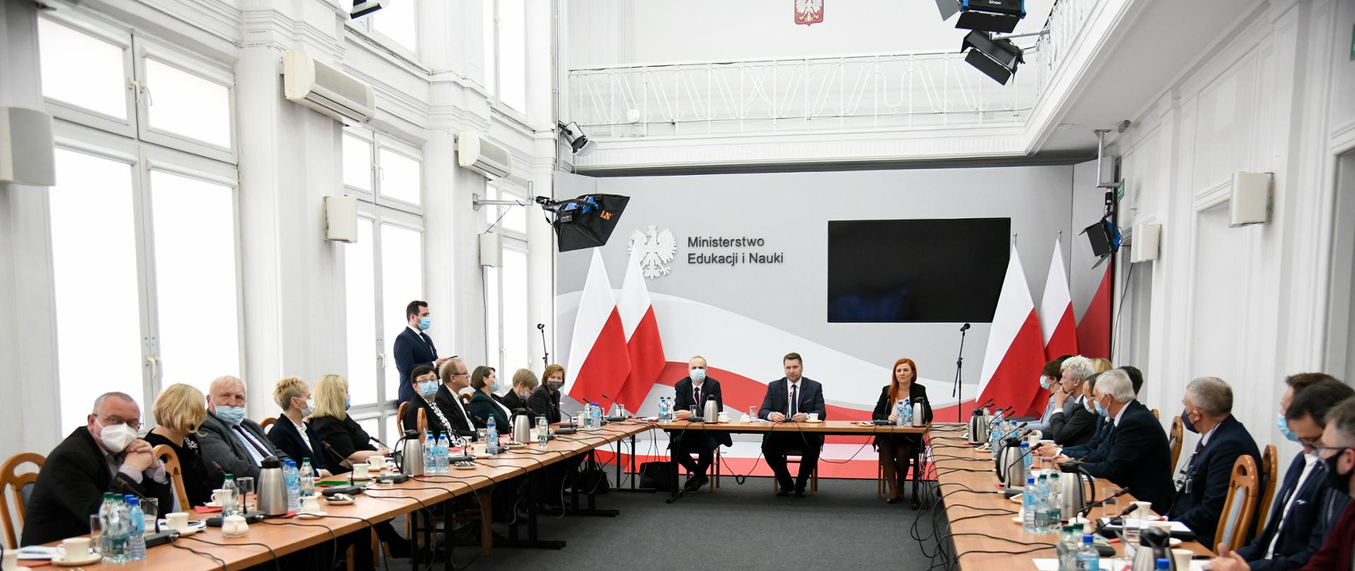 Inauguracja Zespołu doradczego do spraw oceny wniosków o przyznanie stypendiów MEiN dla studentów i wybitnych młodych naukowców z udziałem ministra Przemysława Czarnka