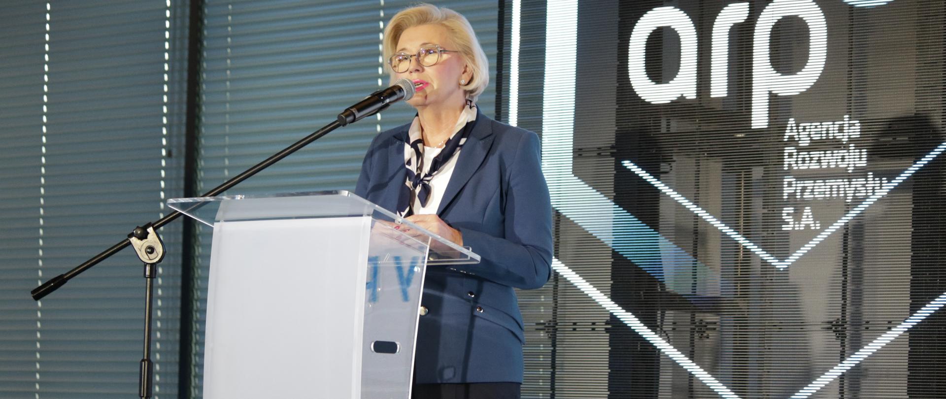Sekretarz Stanu w MEiN Marzena Machałek uczestniczyła w konferencji „Kadry przyszłości – kadry dla przemysłu”, wiceminister Marzena Machałek przemawia podczas konferencji.