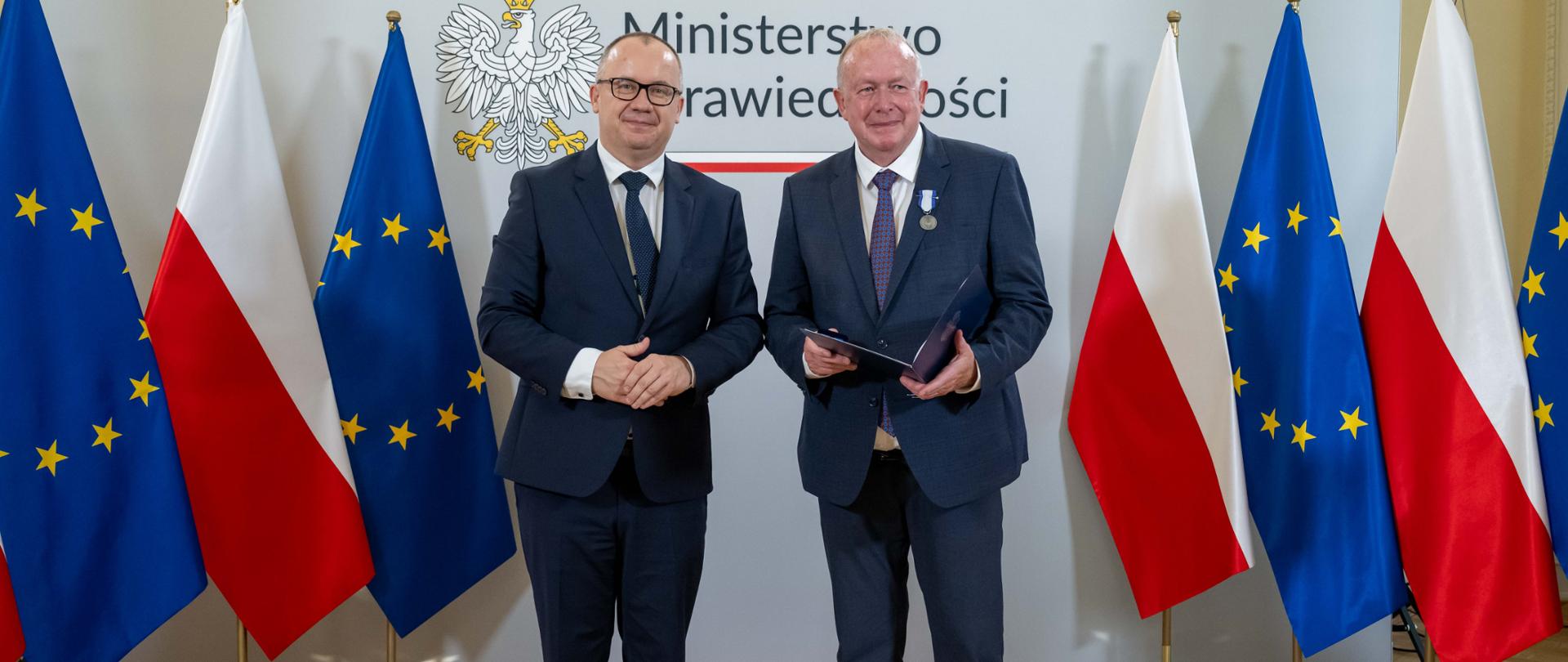 Współtwórca Wolters Kluwer Polska Włodzimierz Albin uhonorowany Odznaką za Zasługi dla Wymiaru Sprawiedliwości