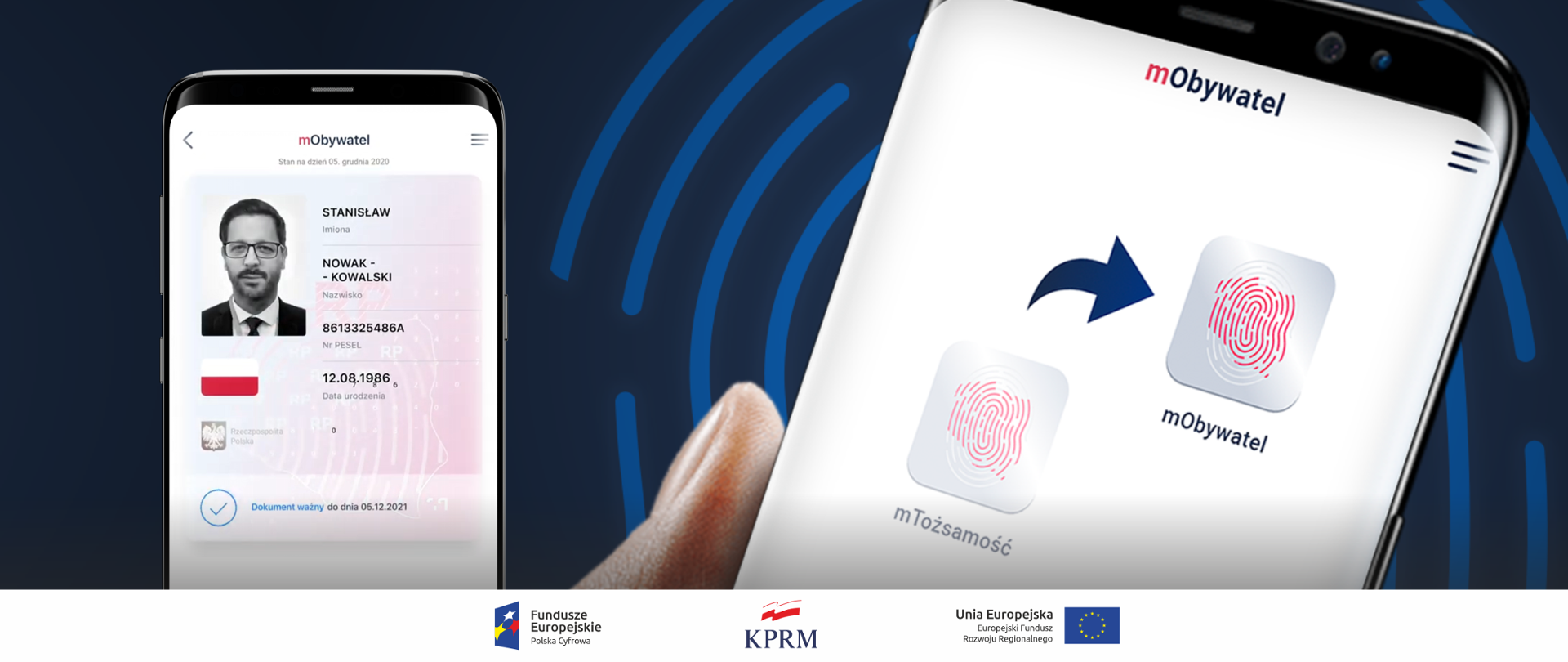 Grafika na granatowym tle - z prawej strony zbliżenie na ekran trzymanego w ręku smartfona. Na ekranie dwie ikonki: mTożsamość i mObywatel - między nimi strzałka wskazująca zmianę nazwy z mTożsamość na mObywatel. Z prawej strony - zdjęcie telefonu, na jego ekranie widok mObywatela.