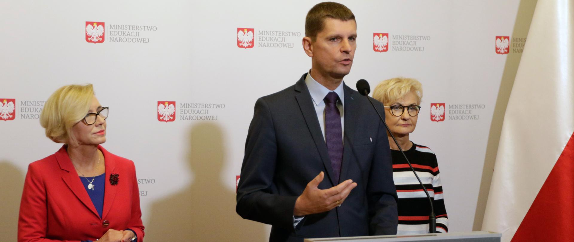 Pieniądze na zadania oświatowe dla samorządów - to temat konferencji prasowej Ministra Edukacji Narodowej 