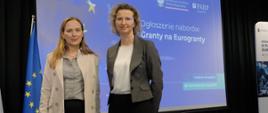 Minister funduszy i polityki regionalnej Katarzyna Pełczyńska-Nałęcz i p.o. prezesa Polskiej Agencji Rozwoju Przedsiębiorczości Joanna Zembaczyńska-Świątek, za ich plecami grafika z niebieskim tłem i napisem informującym o ogłoszeniu naborów na "Granty na Eurogranty"
