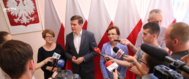 Minister przed kamerami 3