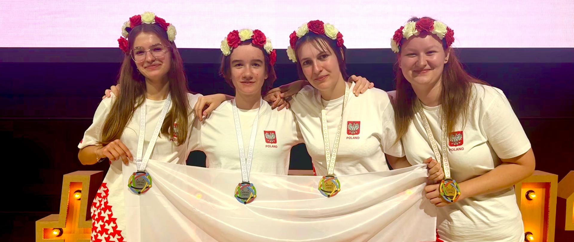Udział reprezentacji Polski w olimpiadzie informatycznej dziewcząt