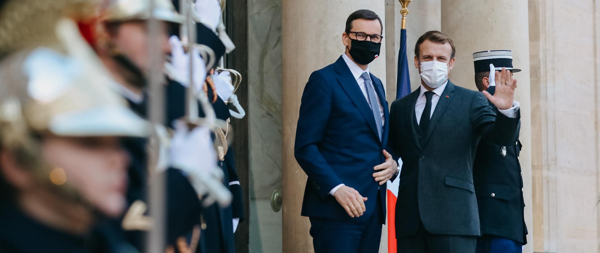 Premier oraz Emmanuel Macron.