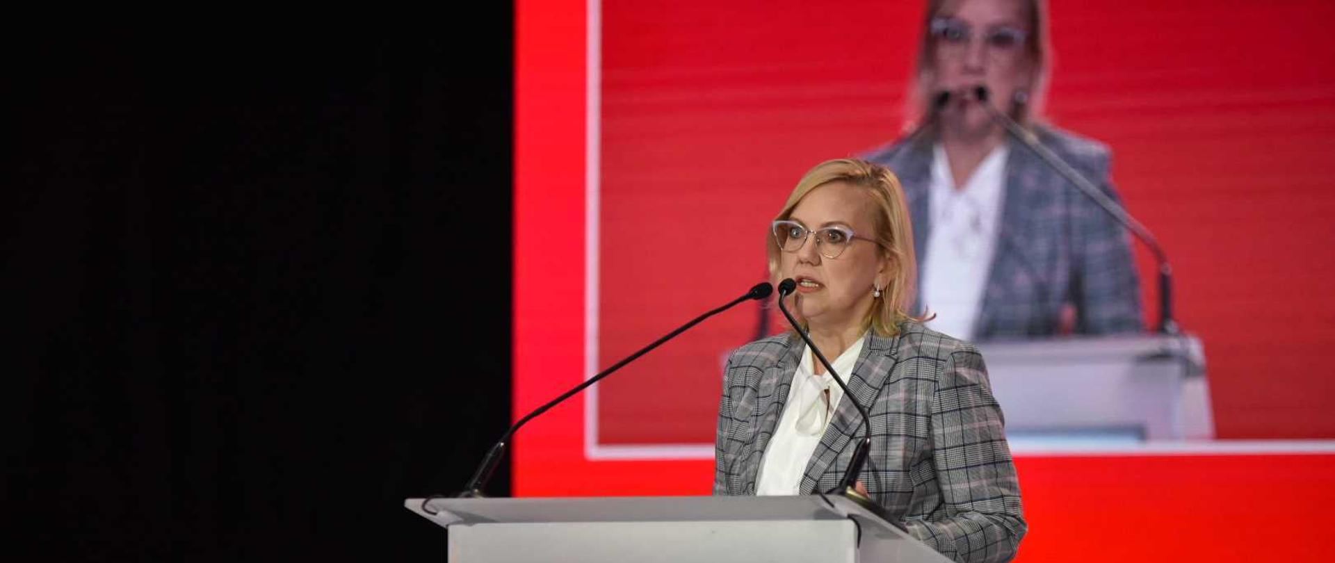 Minister Anna Moskwa na Kongresie 590