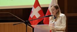 Na zdjęciu minister funduszy i polityki regionalnej Katarzyna Pełczyńska-Nałęcz w towarzystwie innych uczestników spotkania