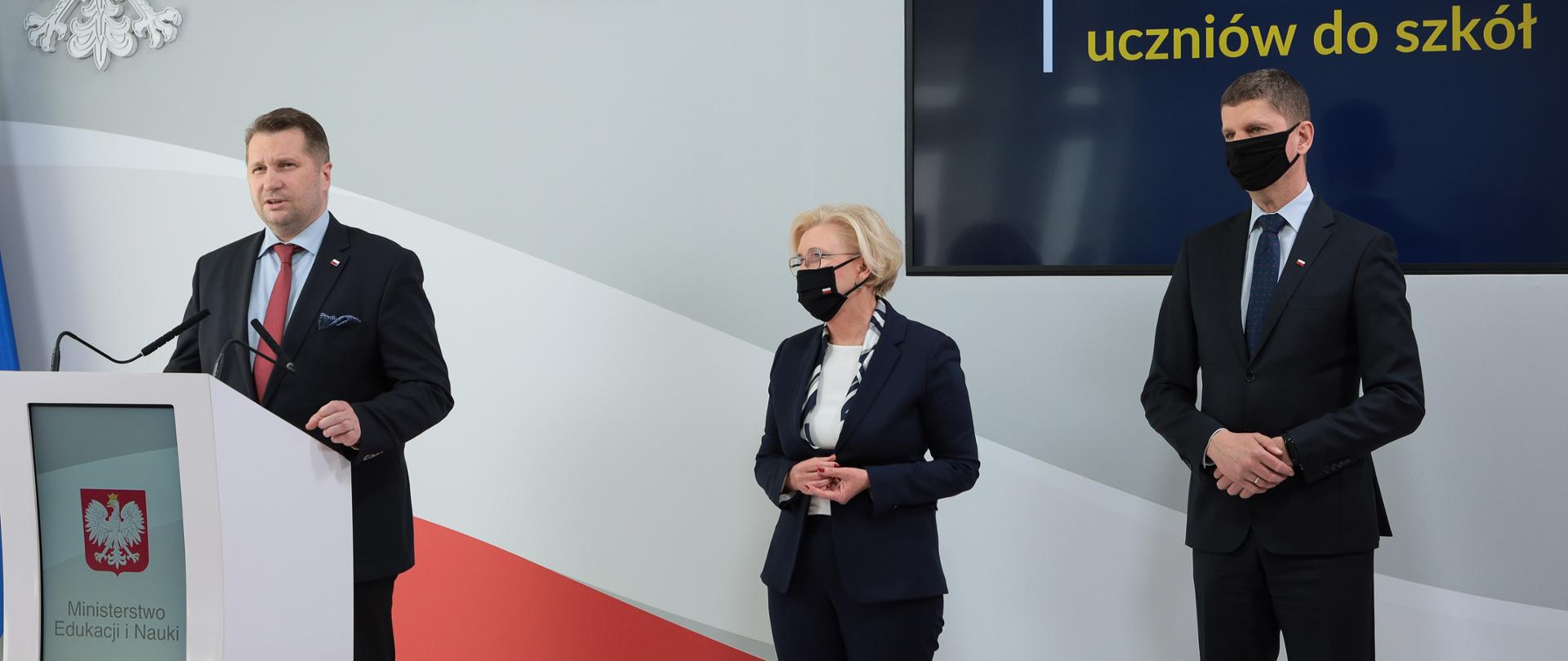Minister Przemysław Czarnek, wiceministrowie Marzena Machałek i Dariusz Piontkowski