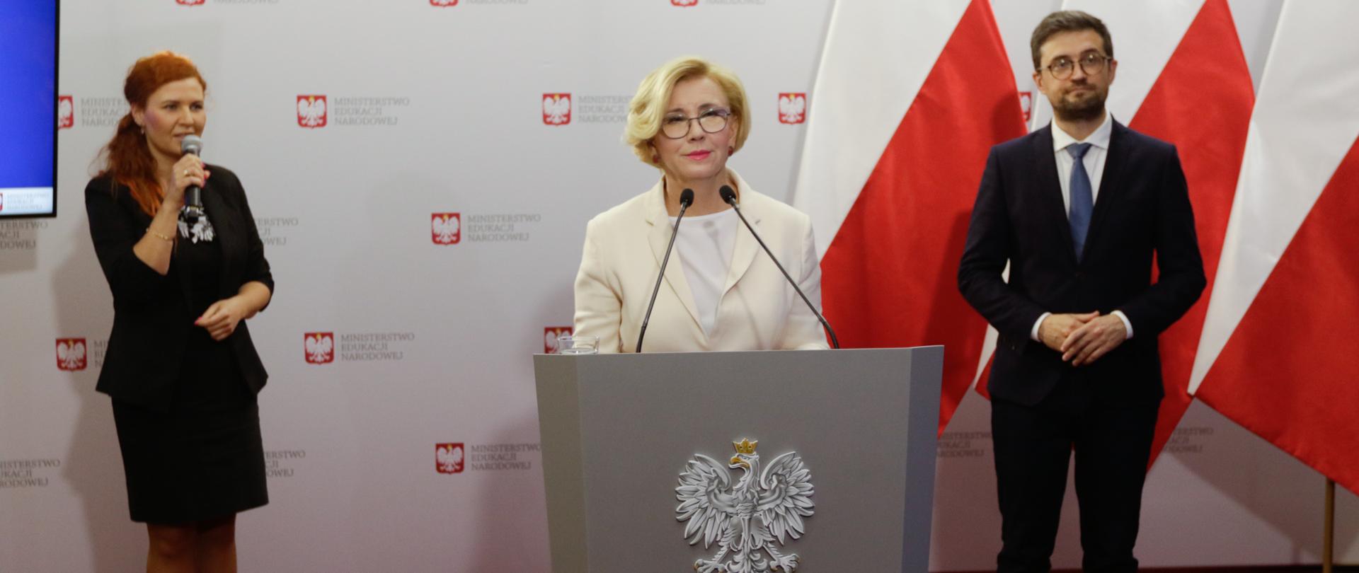 Egzaminy zawodowe w 2020 r. – konferencja prasowa wiceministra Edukacji Marzeny Machałek i dyrektora CKE Marcin Smolik.