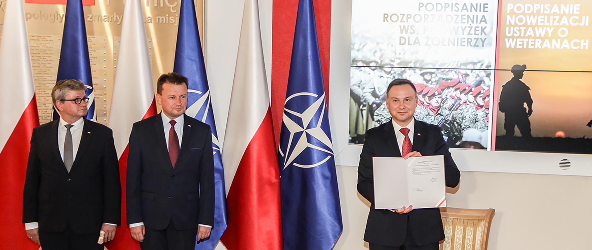 Minister Mariusz Błaszczak wziął udział w ceremonii podpisania przez Andrzeja Dudę, prezydenta RP ustawy o zmianie ustawy o weteranach działań poza granicami państwa oraz rozporządzenia ws. podwyżek dla żołnierzy
