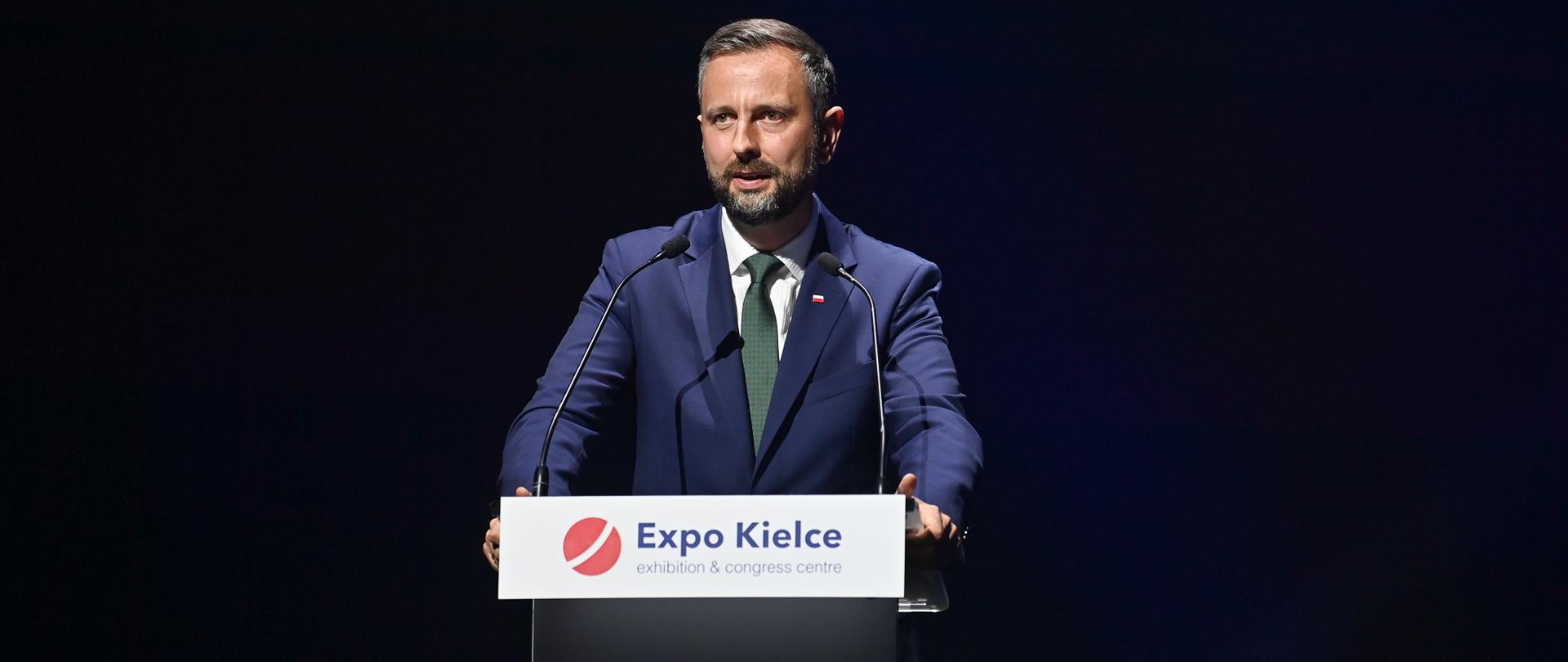 8 września 2026 r. w Kielcach wicepremier - minister obrony narodowej Władysław Kosiniak - Kamysz oraz sekretarz stanu w Ministerstwie Obrony Narodowej Magdalena Sobkowiak-Czarnecka biorą udział w Międzynarodowym Salonie Przemysłu Obronnego. Fot. sierż. Wojciech Król/MON