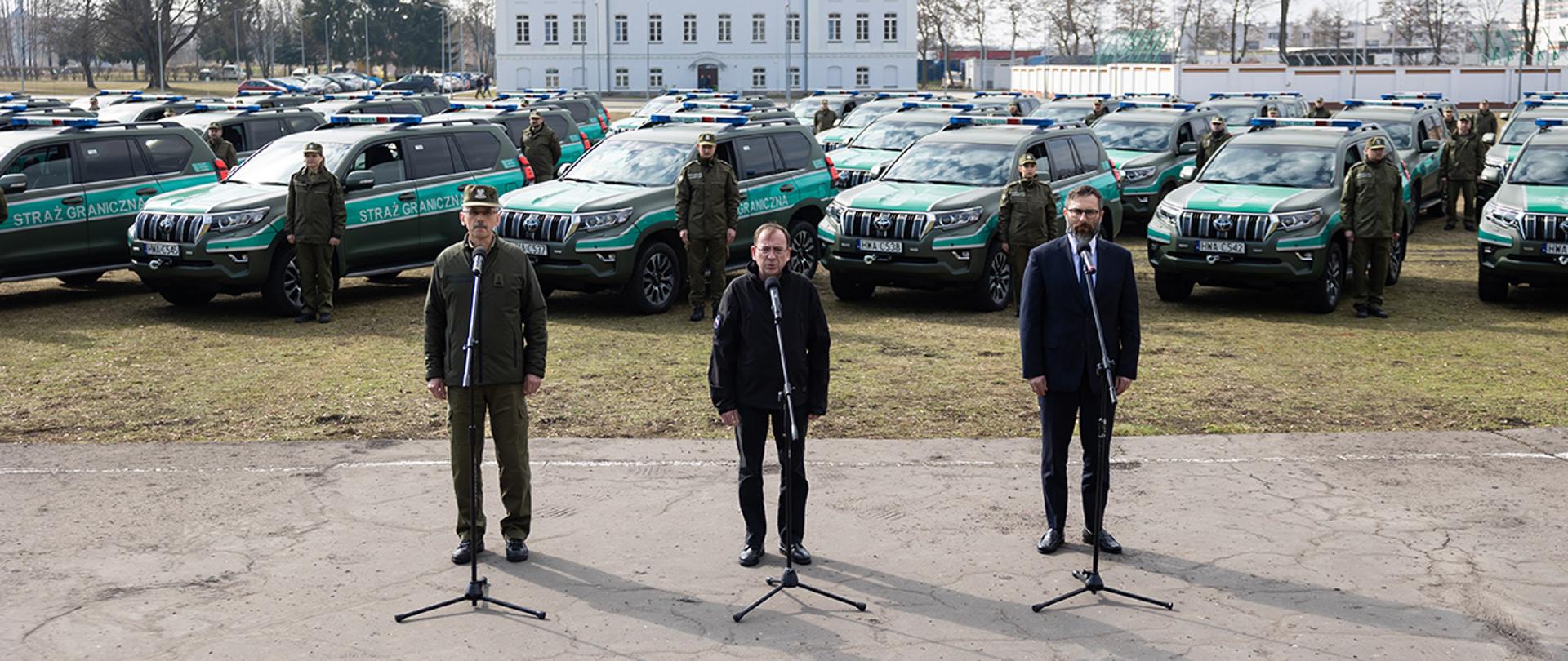 Od lewej: Komendant Główny SG, Minister Spraw Wewnętrznych i Administracji, Prezes Rządowej Agencji Rezerw Strategicznych