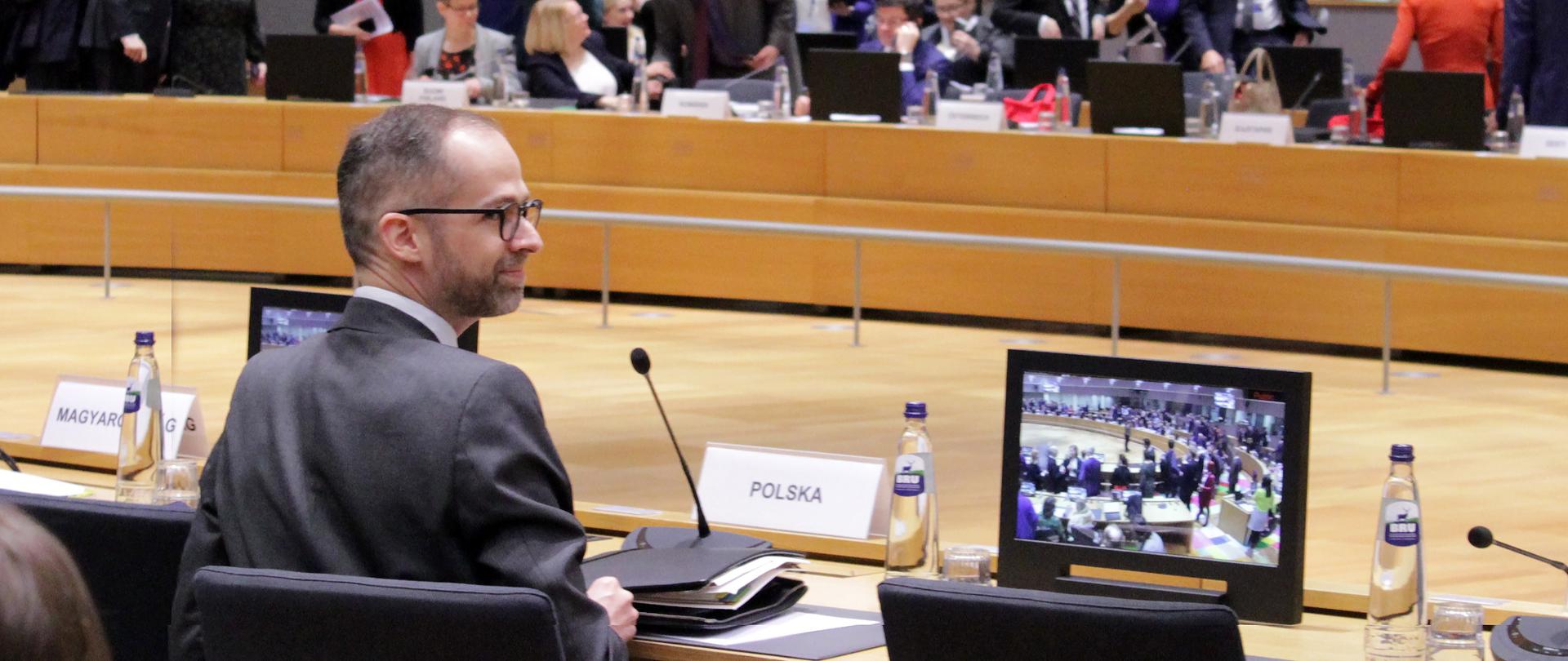 Wiceminister klimatu Adam Guibourgé-Czetwertyński na Radzie ds. Środowiska w Brukseli 5.03.2020 