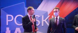 Wiceminister Waldemar Buda rozmawia z samorządowcami i przedsiębiorcami podczas spotkania na temat Polskiego Ładu