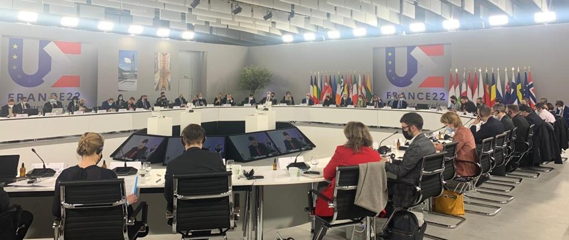 Wiceminister klimatu i środowiska Adam Guibourgé-Czetwertyński na nieformalnym spotkaniu ministrów UE ds. środowiska oraz energii w Amiens we Francji