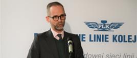 Wiceminister Adam Guibourgé-Czetwertyński na konferencji w PKP PKL