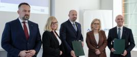 Minister klimatu i środowiska Paulina Hennig-Kloska podczas podpisania umowy na projekt „Uporządkowanie gospodarki wodno-ściekowej dla ochrony zasobów wodnych w Poznaniu i okolicach etap VIII”. 