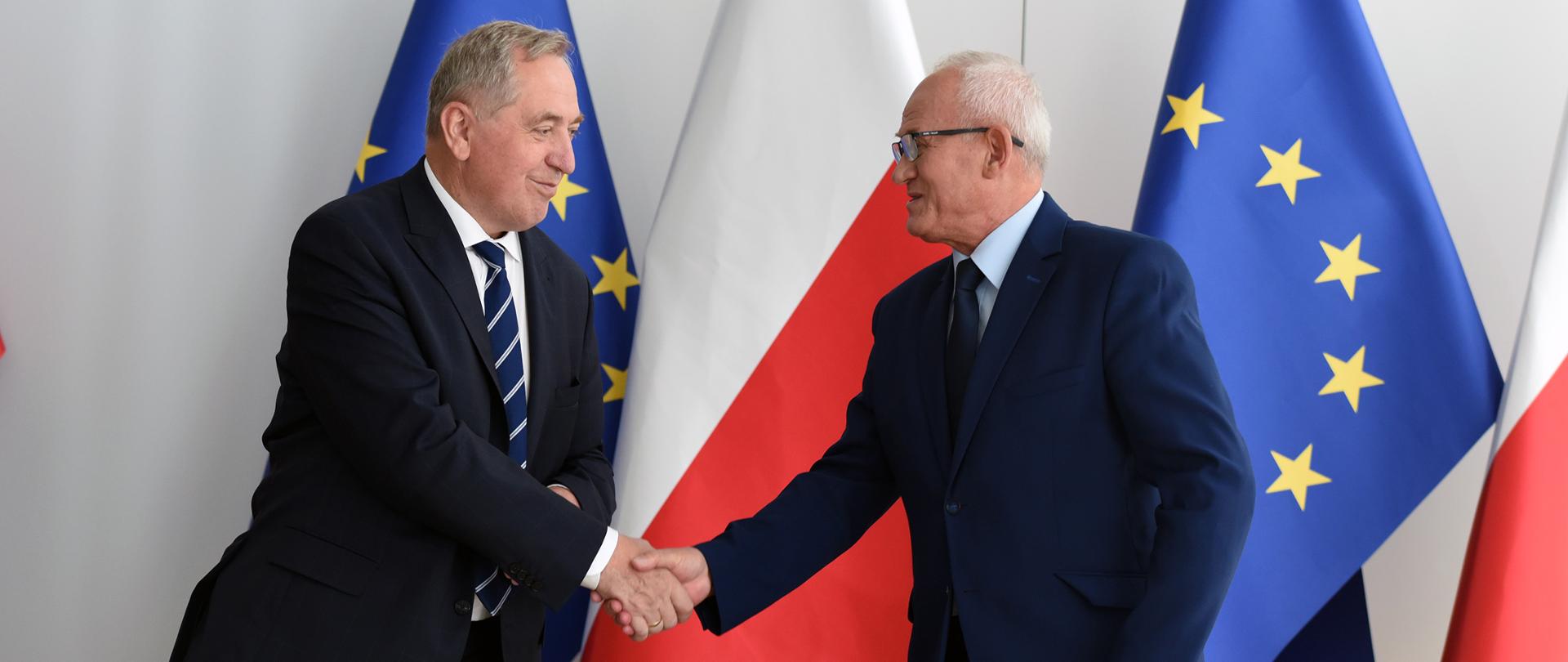 Minister środowiska Henryk Kowalczyk i minister energii Krzysztof Tchórzewski